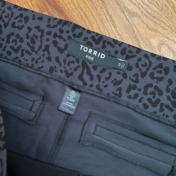 Torrid leopard pixie pants - Picture 2 of 2